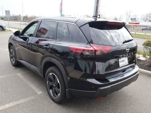 Certified 2025 Nissan Rogue SV image 8