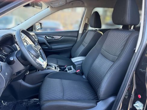 Used 2019 Nissan Rogue SV image 13