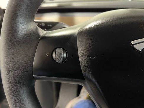 Used 2023 Tesla Model Y Long Range AWD/4WD image 25