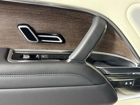 Used 2023 Land Rover Range Rover SE image 24