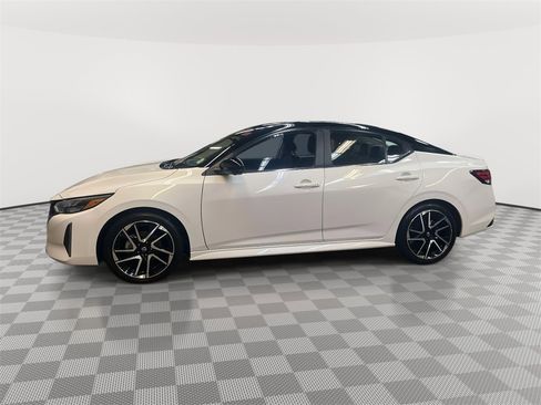 Certified 2025 Nissan Sentra SR w/ SR Premium Package image 5