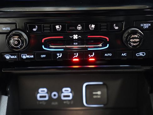 Used 2023 Jeep Grand Cherokee Overland image 29