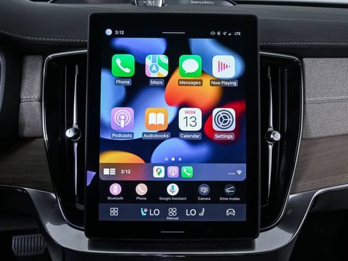 Certified 2025 Volvo XC90 T8 Ultra AWD/4WD image 18