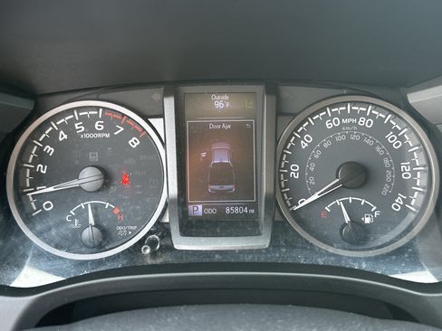 Used 2020 Toyota Tacoma TRD Off-Road AWD/4WD image 27