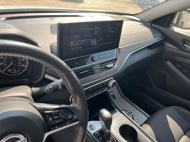 Certified 2023 Nissan Altima 2.5 SV w/ SV Premium Package AWD/4WD image 15