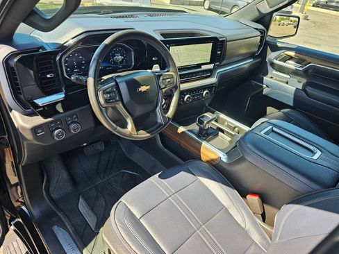 Used 2022 Chevrolet Silverado 1500 High Country AWD/4WD image 2