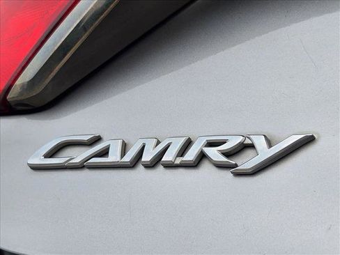 Used 2015 Toyota Camry SE FWD image 19