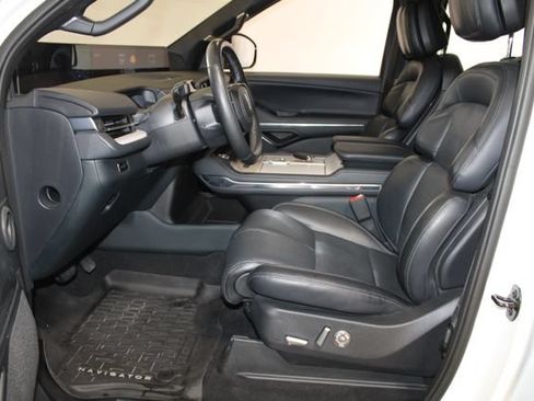 Used 2025 Lincoln Navigator L Reserve w/ Jet Appearance Package AWD/4WD image 8