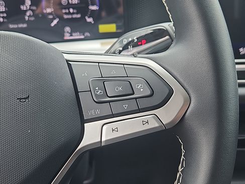 Certified 2026 Volkswagen Tiguan SE AWD/4WD image 18
