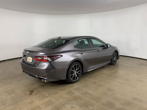 Used 2024 Toyota Camry SE w/ Convenience Package image 8