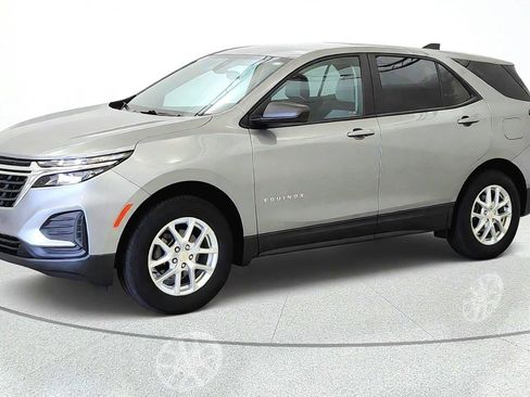 Used 2023 Chevrolet Equinox LS w/ LS Convenience Package AWD/4WD image 4