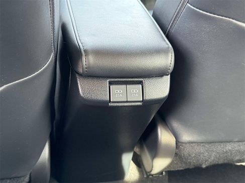 Used 2022 Toyota Prius Prime XLE image 17