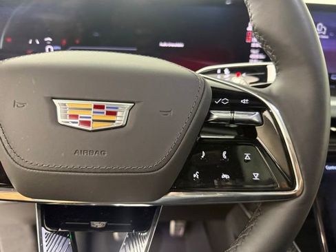 Used 2025 Cadillac Escalade V w/ LPO, ONYX Package AWD/4WD image 17