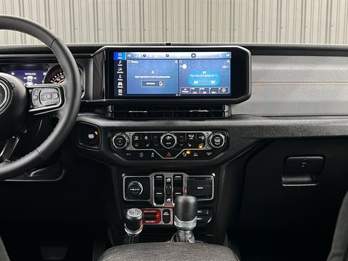 Used 2024 Jeep Gladiator Willys image 22