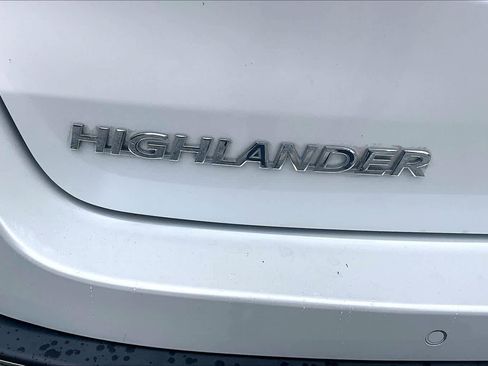 Used 2017 Toyota Highlander Limited Platinum AWD/4WD image 10