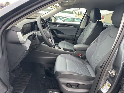 New 2026 Volkswagen Tiguan SE image 9