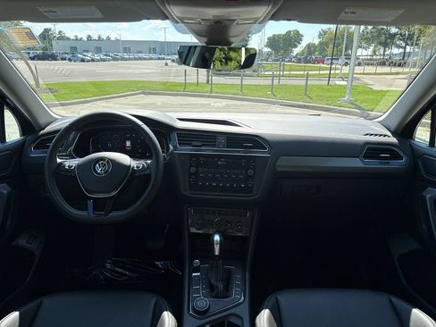 Used 2021 Volkswagen Tiguan SEL AWD/4WD image 16