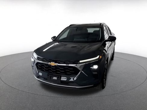 Used 2025 Chevrolet Trax LT image 6