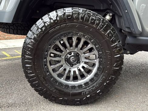 Used 2023 Jeep Gladiator Rubicon w/ LED Lighting Group AWD/4WD image 11