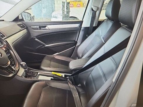Used 2019 Volkswagen Passat 2.0T Wolfsburg FWD image 10