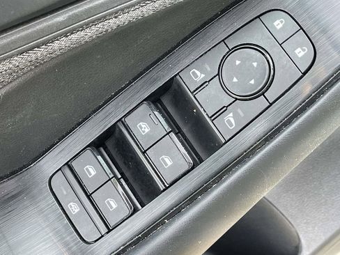 Used 2023 Nissan Rogue S image 15