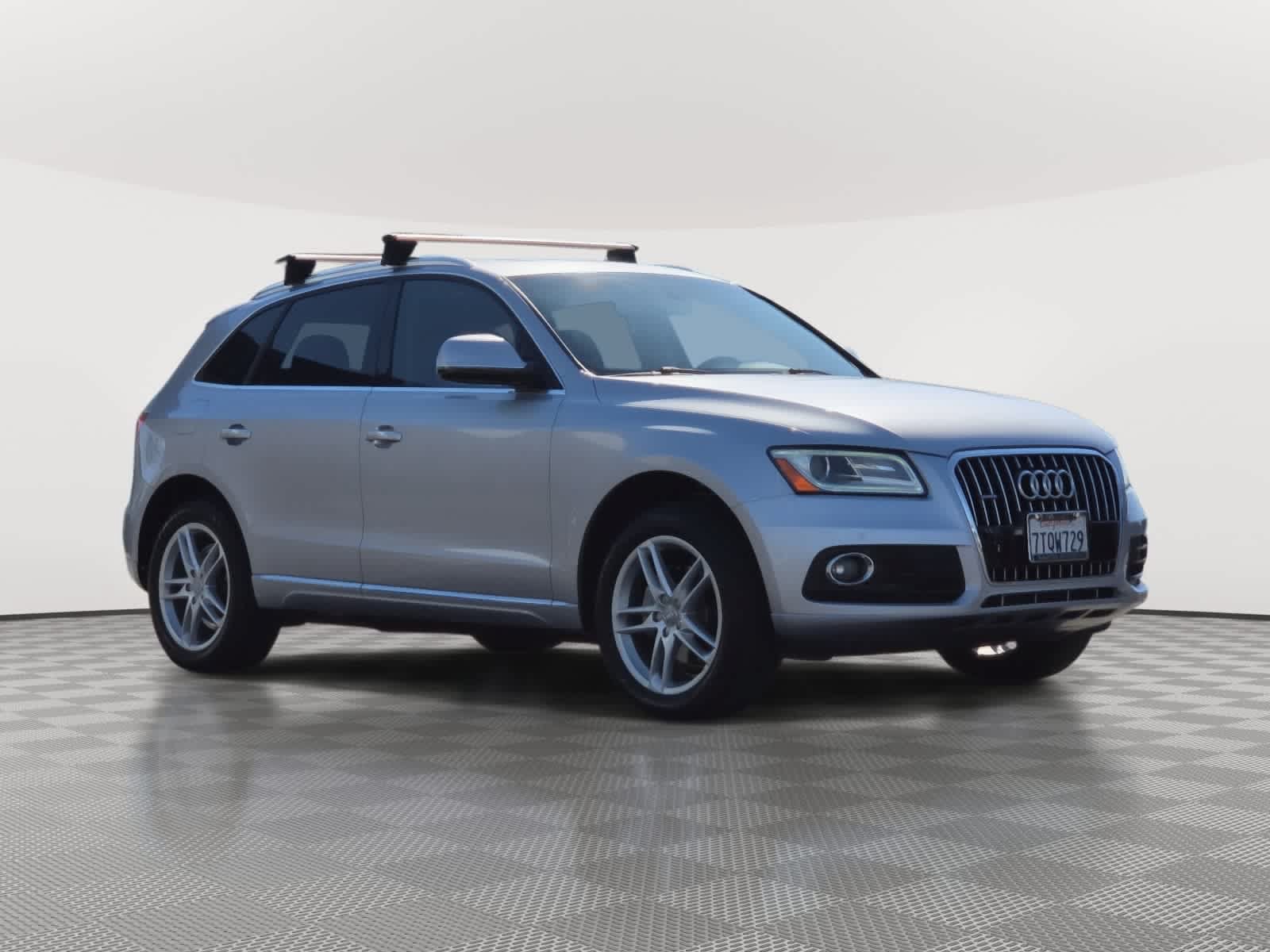 Used 2017 Audi Q5 2.0T Premium Plus w/ Technology Package AWD/4WD image 3
