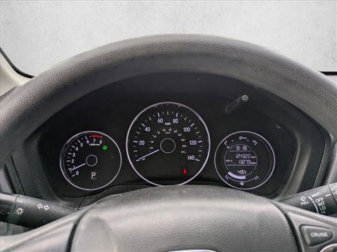 Used 2022 Honda HR-V LX image 11