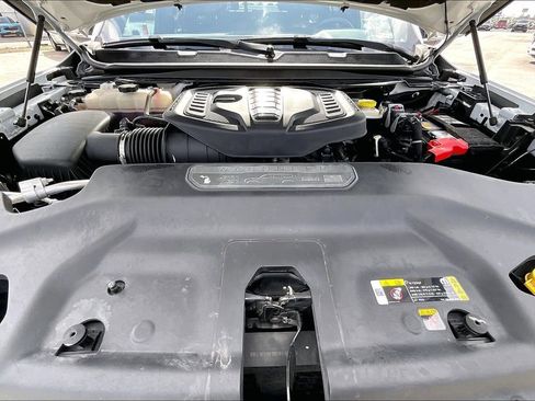 Certified 2024 Jeep Wagoneer Series II w/ Flexible Seating Group image 30