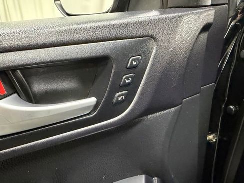 Used 2015 Toyota Highlander Limited Platinum image 24