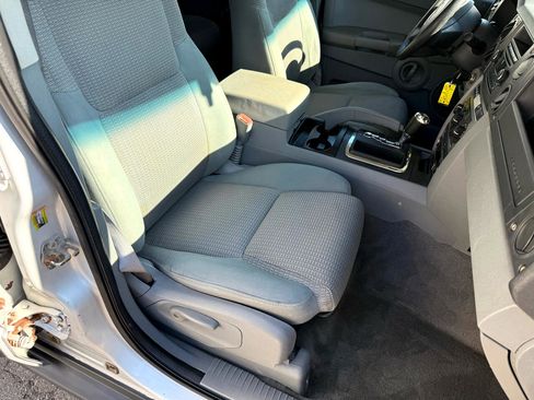 Used 2006 Jeep Commander 4WD image 28