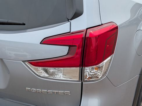 Used 2024 Subaru Forester Premium AWD/4WD image 17
