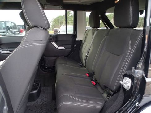 Used 2016 Jeep Wrangler Unlimited Sahara w/ Connectivity Group image 17