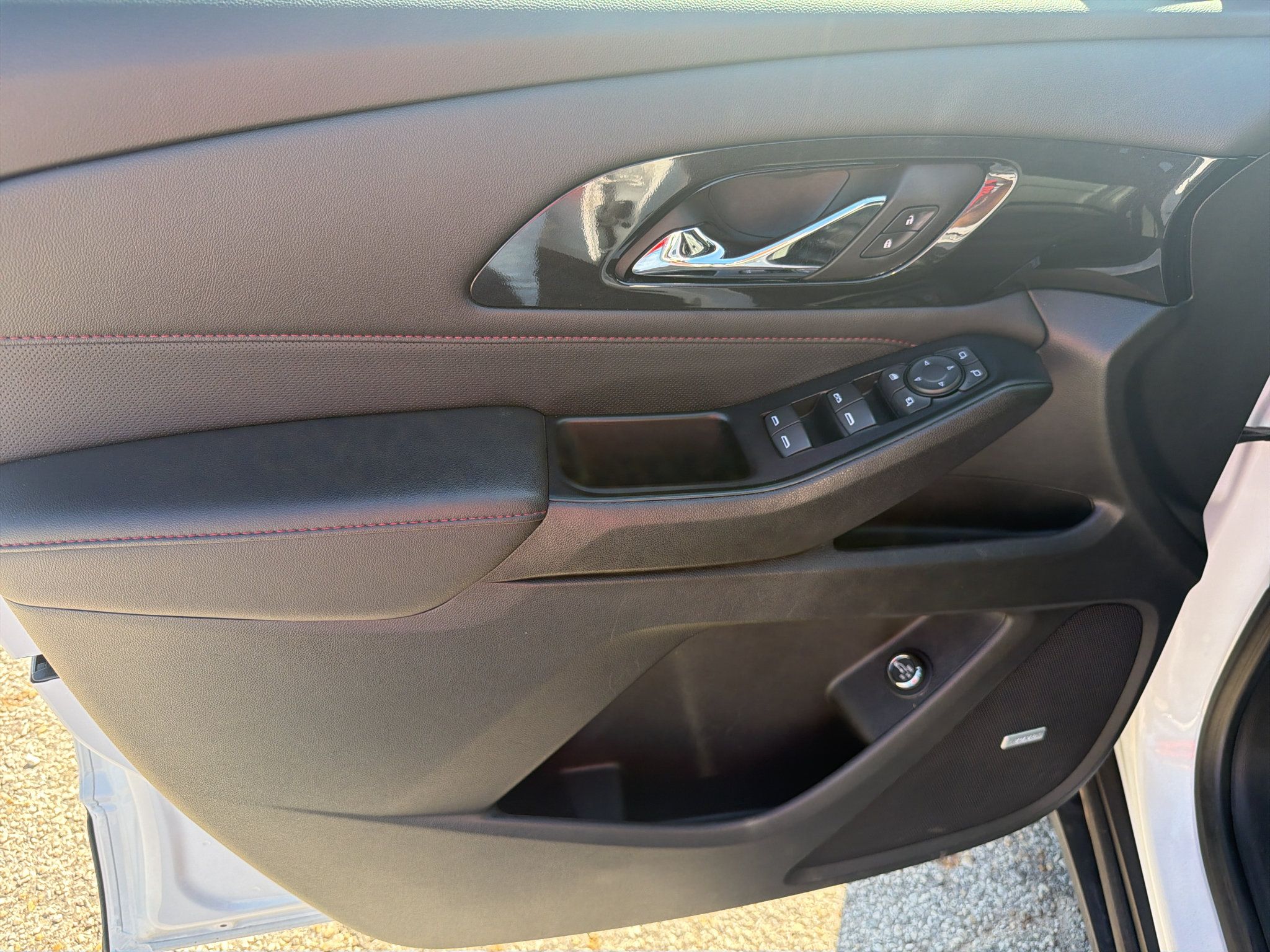 Used 2023 Chevrolet Traverse RS FWD image 28