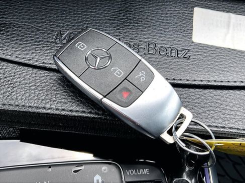 Used 2022 Mercedes-Benz GLB 250 image 15