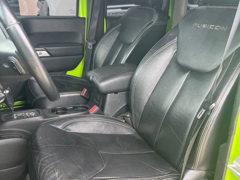 Used 2013 Jeep Wrangler Unlimited Rubicon image 14