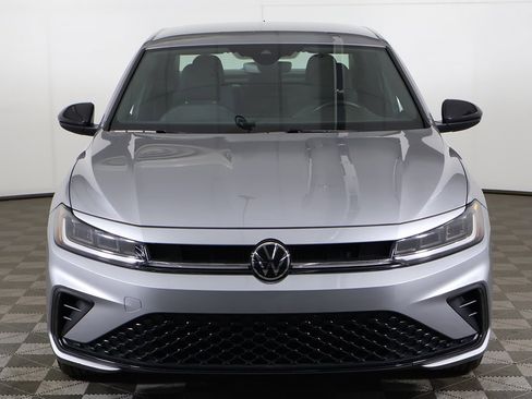 Used 2025 Volkswagen Jetta Sport image 14