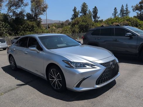 Used 2023 Lexus ES 350 w/ Premium Package FWD image 3