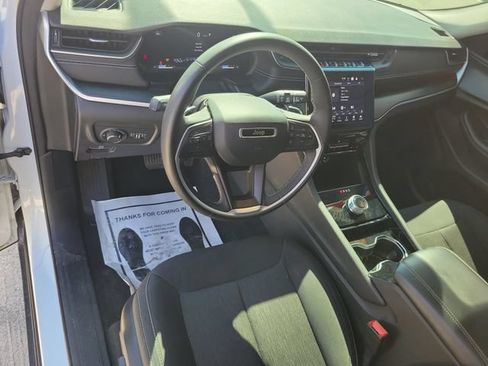 Used 2023 Jeep Grand Cherokee L Laredo RWD image 16