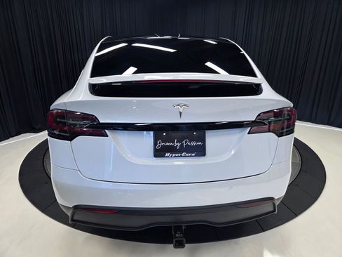 Used 2022 Tesla Model X image 10