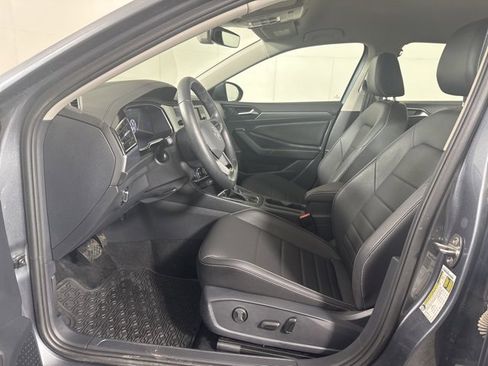 Certified 2024 Volkswagen Jetta SE image 11