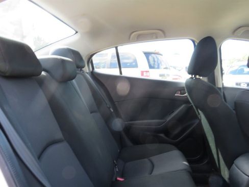 Used 2014 MAZDA MAZDA3 i SV FWD image 15