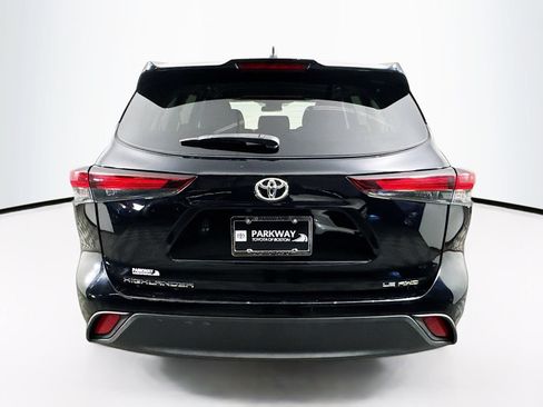 Certified 2024 Toyota Highlander LE AWD/4WD image 6