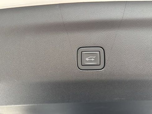 Certified 2025 Chevrolet Tahoe High Country AWD/4WD image 19