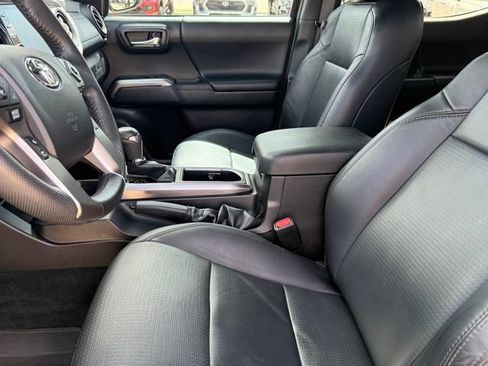 Used 2022 Toyota Tacoma Limited w/ Nightshade Package AWD/4WD image 11