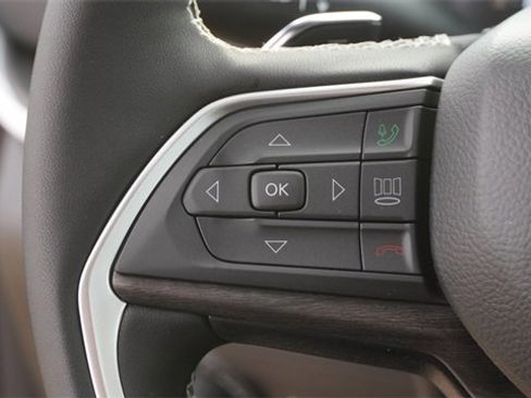 New 2025 Jeep Grand Cherokee Limited image 30