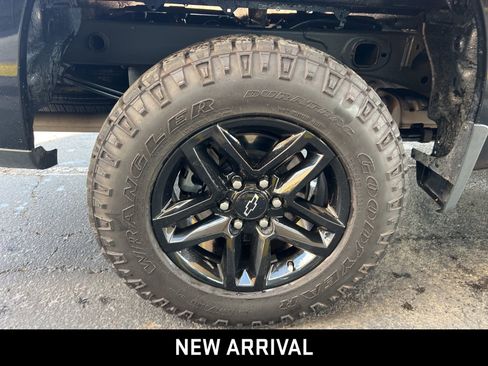 Certified 2022 Chevrolet Silverado 1500 Custom Trail Boss w/ Midnight Edition image 6