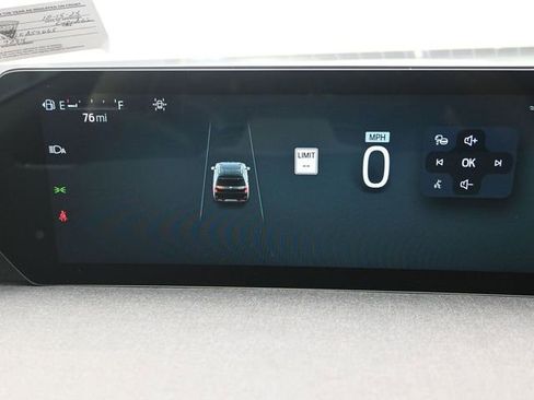 New 2025 Ford Expedition Active image 14