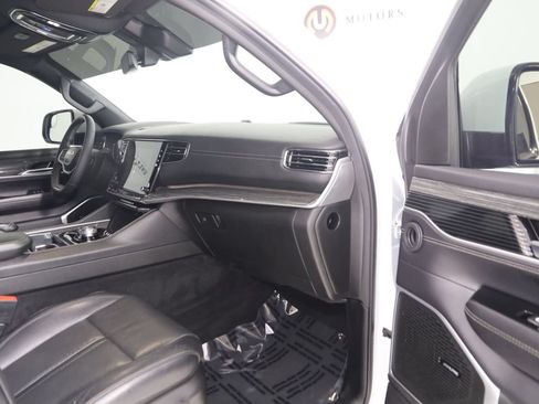 Used 2022 Jeep Wagoneer Series II AWD/4WD image 43