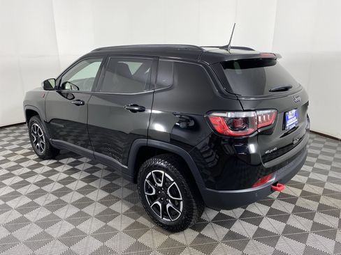 Used 2025 Jeep Compass Trailhawk w/ Sun & Sound Group AWD/4WD image 8