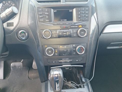 Used 2018 Ford Explorer XLT image 18
